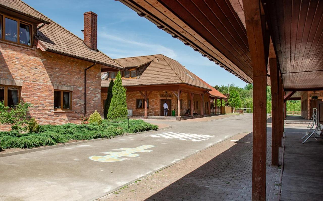 Podkowa Villa โพลิเซ ภายนอก รูปภาพ