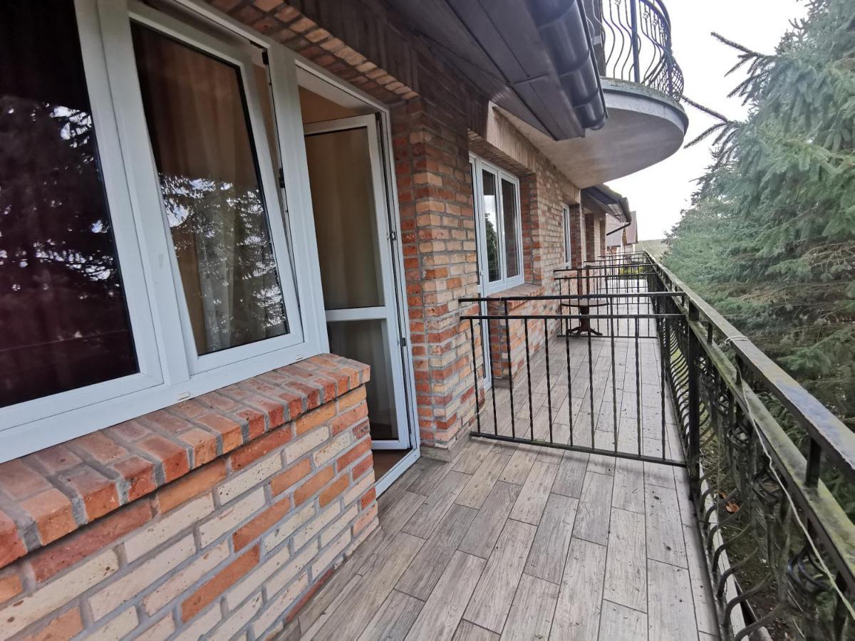 Podkowa Villa โพลิเซ ภายนอก รูปภาพ